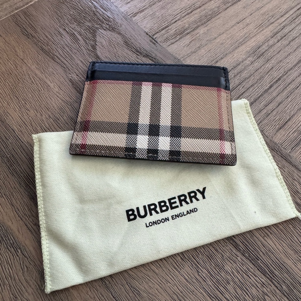 Burberry Check Card Holder in Tan and Black